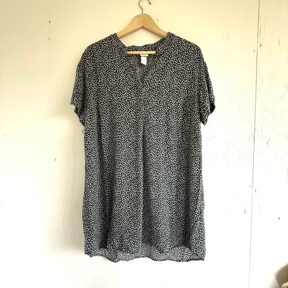 H&M Dresses & Skirts - Women's H&M Black & White Floral Short Sleeve Dress Size 10